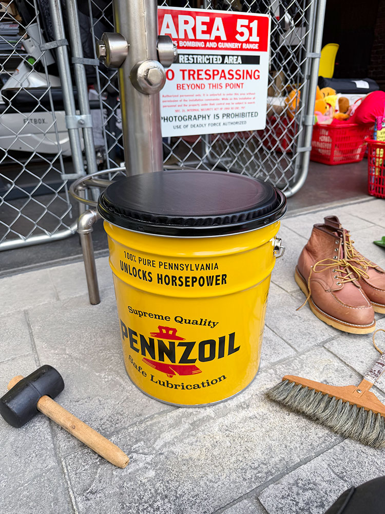 ペンズオイル　オイル缶スツール　座れるオイル缶　大容量収納 ■ アメリカン雑貨 アメリカ雑貨 |  | 03