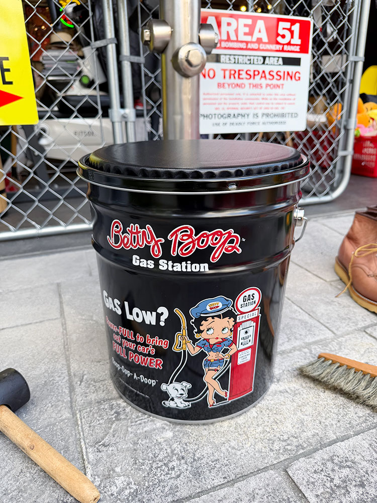 ベティ・ブープ　オイル缶スツール　座れるオイル缶　大容量収納 ■ アメリカン雑貨 アメリカ雑貨 | 