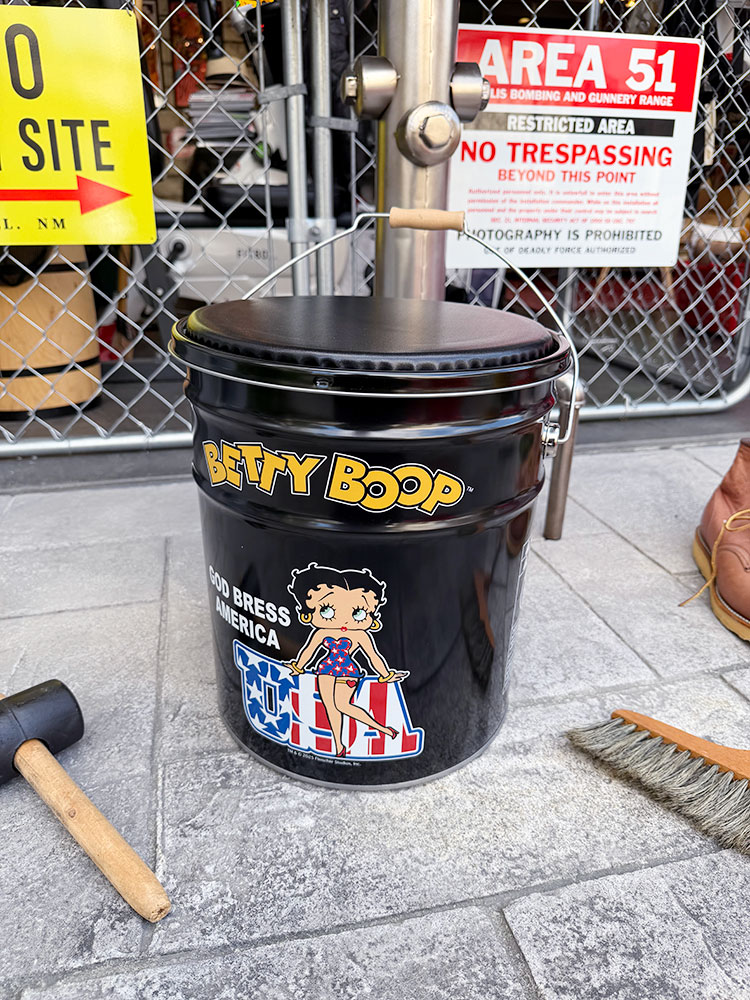 ベティ・ブープ　オイル缶スツール　座れるオイル缶　大容量収納 ■ アメリカン雑貨 アメリカ雑貨 |  | 02