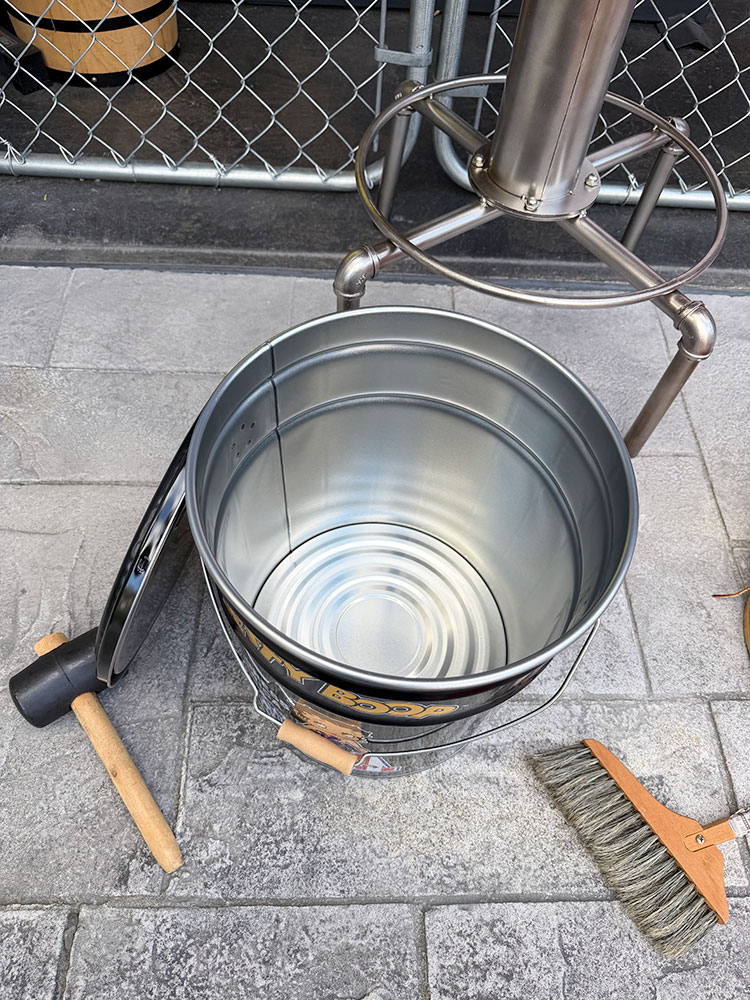 ベティ・ブープ　オイル缶スツール　座れるオイル缶　大容量収納 ■ アメリカン雑貨 アメリカ雑貨 |  | 03