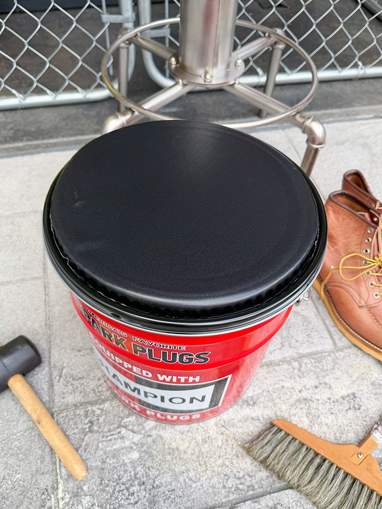 チャンピオン　オイル缶スツール　座れるオイル缶　大容量収納 ■ アメリカン雑貨 アメリカ雑貨 |  | 01