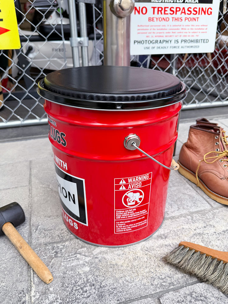 チャンピオン　オイル缶スツール　座れるオイル缶　大容量収納 ■ アメリカン雑貨 アメリカ雑貨 |  | 02