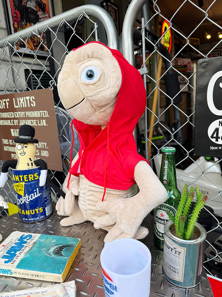 E.T. 赤いパーカー ぬいぐるみ Lサイズ □ アメリカン雑貨 アメリカ
