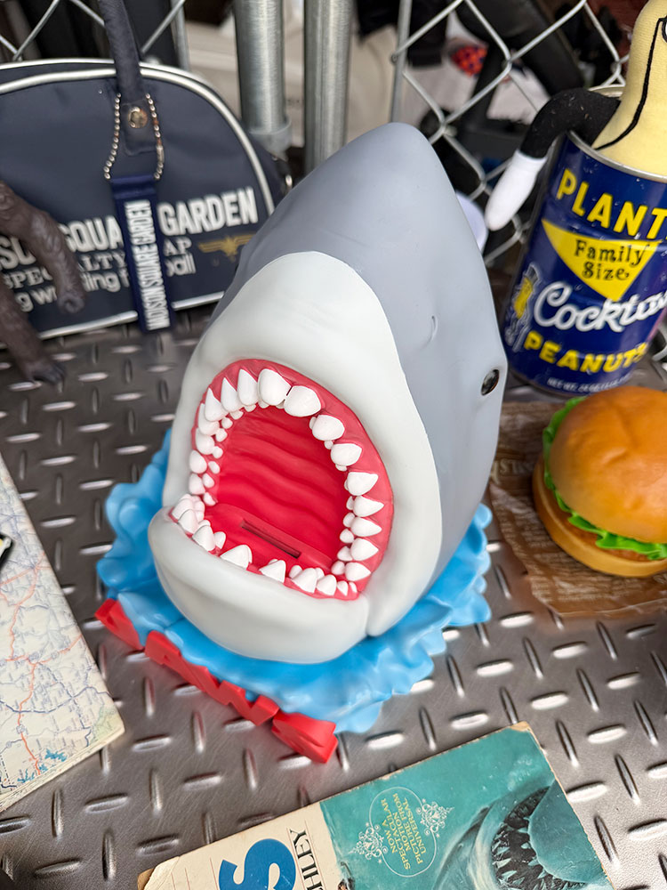 映画　ジョーズ　フィギュアバンク　貯金箱 ■ アメリカン雑貨 アメリカ雑貨 |  | 01