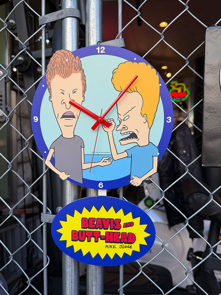 ロゴがユラユラする　ビーバス＆バットヘッド　スウィングクロック　壁掛け時計 ■ アメリカン雑貨 アメリカ雑貨  爆買 | 