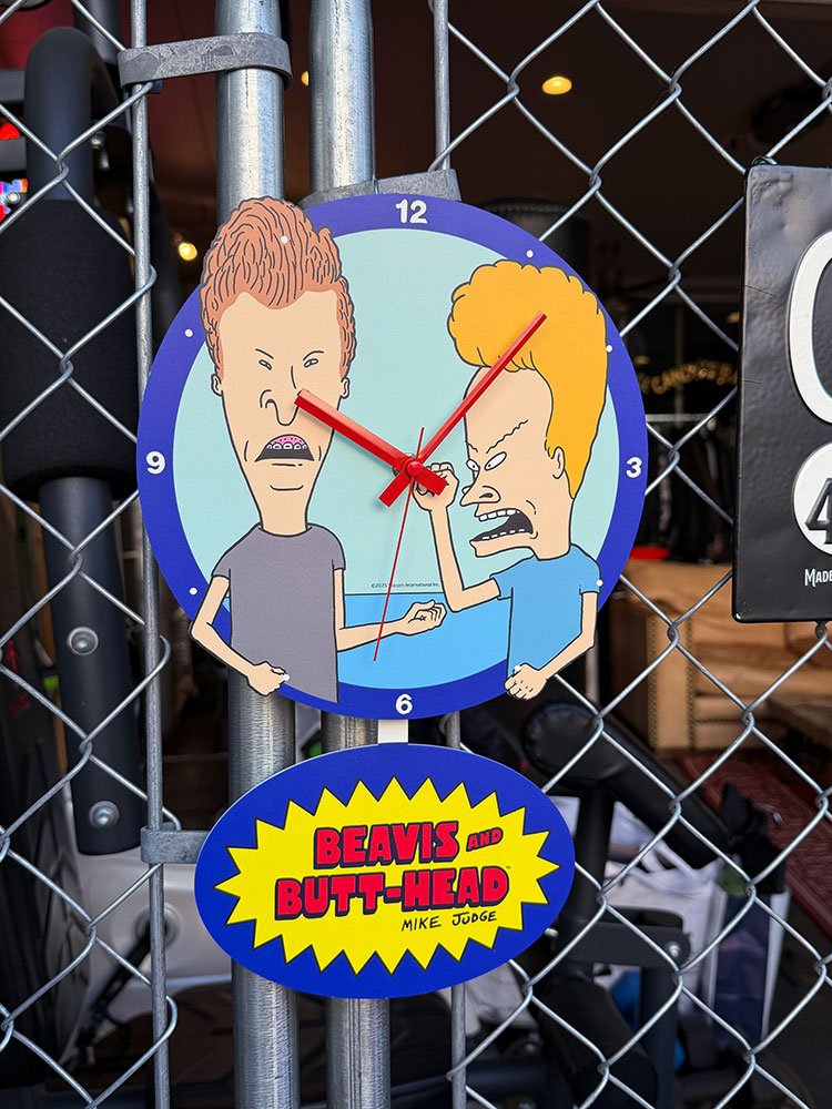 ロゴがユラユラする　ビーバス＆バットヘッド　スウィングクロック　壁掛け時計 ■ アメリカン雑貨 アメリカ雑貨  爆買 |  | 03