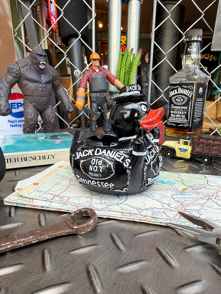 ジャックダニエル　クレイジー　ラバーダック　レジン製オブジェ ■ アメリカン雑貨 アメリカ雑貨 |  | 02