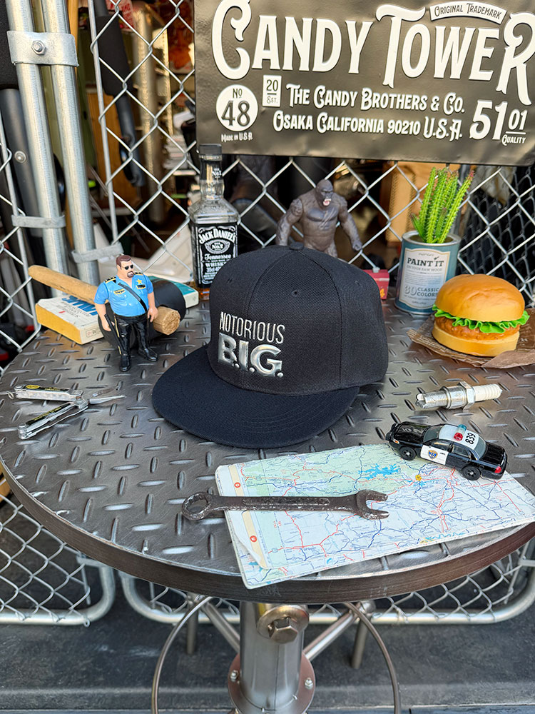 ノトーリアス B.I.G.　オフィシャル　フラットバイザー　キャップ　公式グッズ ■ アメリカン雑貨 アメリカ雑貨 |  | 03