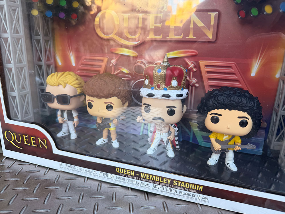 ファンコポップ　QUEEN　クイーン　4体セット　（ステージセット付き）　POP! MOMENT ■ アメリカン雑貨 アメリカ雑貨 |  | 01