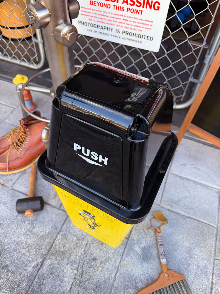 ミスターピーナッツ　ダストビン　20Lサイズ　（イエロー×ブラック）　ゴミ箱　トラッシュカン ■ アメリカン雑貨 アメリカ雑貨  爆買 |  | 01