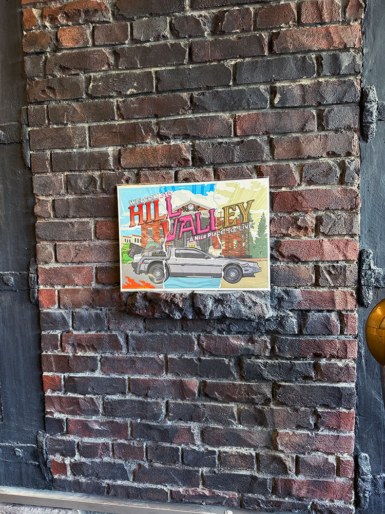 世界限定995枚　映画　バック・トゥ・ザ・フューチャー　40周年アニバーサリー　ヒルバレー　A3サイズ　アートプリント　ポスター |  | 01