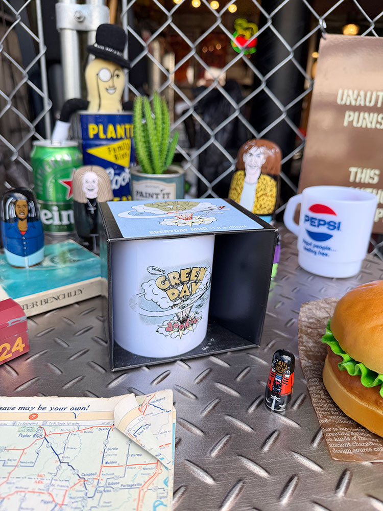 グリーンデイ　ドゥーキー　オフィシャル　マグカップ　315ml　公式グッズ ■ アメリカン雑貨 アメリカ雑貨 |  | 04