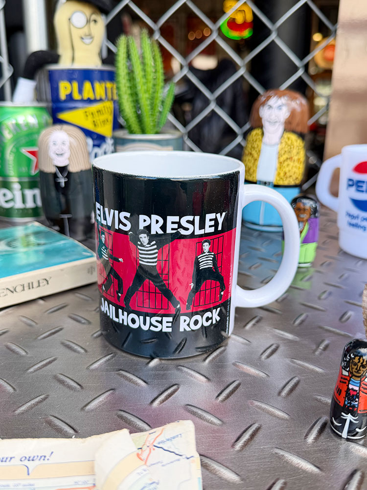 エルヴィス・プレスリー　オフィシャル　マグカップ　320ml　（監獄ロック）　公式グッズ ■ アメリカン雑貨 アメリカ雑貨 | 