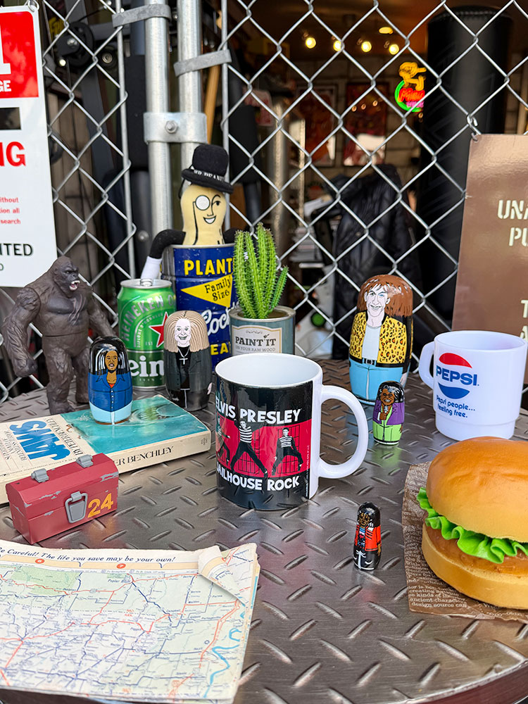 エルヴィス・プレスリー　オフィシャル　マグカップ　320ml　（監獄ロック）　公式グッズ ■ アメリカン雑貨 アメリカ雑貨 |  | 03