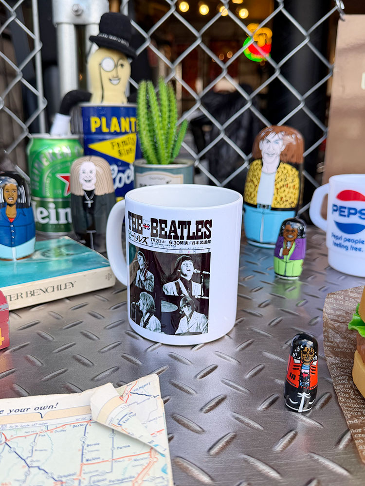 ビートルズ　日本武道館コンサート　オフィシャル　マグカップ　325ml　公式グッズ ■ アメリカン雑貨 アメリカ雑貨 |  | 02