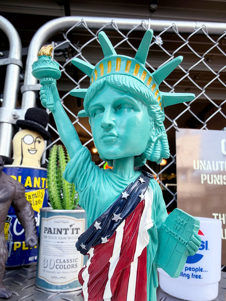 デッドストック　自由の女神　ボビングヘッド ■ アメリカン雑貨 アメリカ雑貨 |  | 01