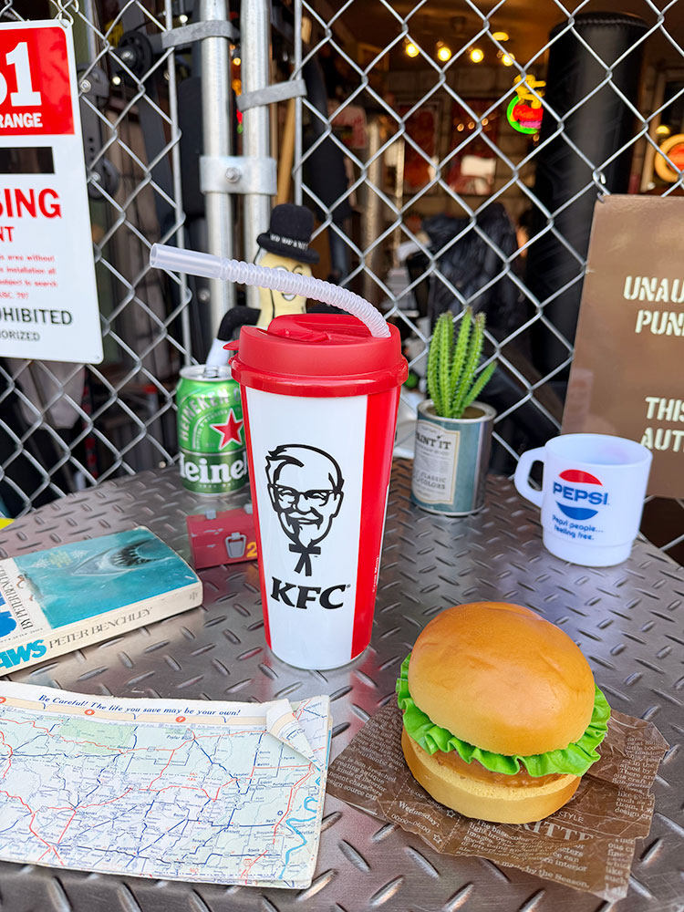 KFC　ケンタッキーフライドチキン　オフィシャル　タンブラー　（取り外し可能なストロー付き） ■ アメリカン雑貨 アメリカ雑貨 |  | 01