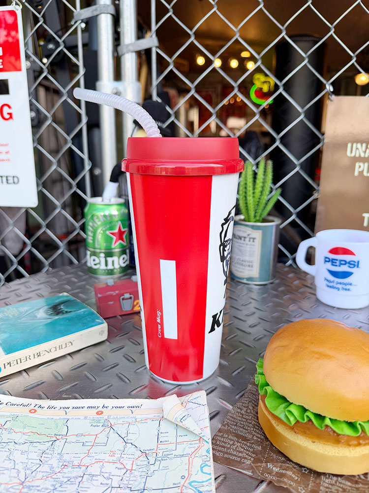 KFC　ケンタッキーフライドチキン　オフィシャル　タンブラー　（取り外し可能なストロー付き） ■ アメリカン雑貨 アメリカ雑貨 |  | 03