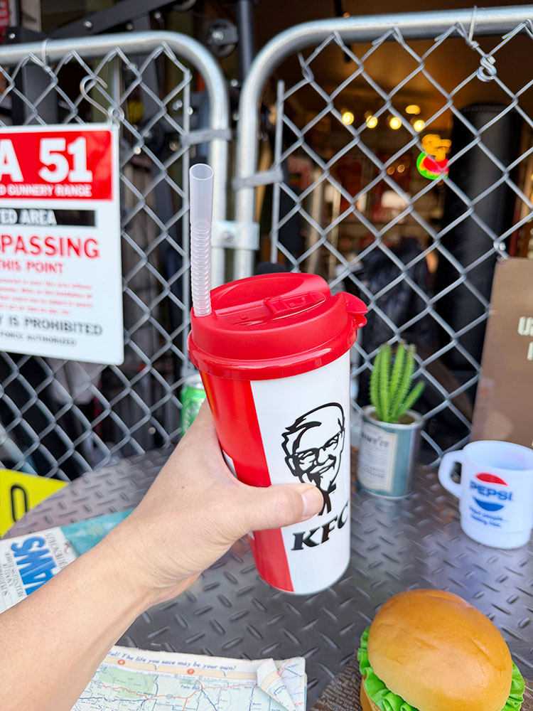 KFC　ケンタッキーフライドチキン　オフィシャル　タンブラー　（取り外し可能なストロー付き） ■ アメリカン雑貨 アメリカ雑貨 |  | 04