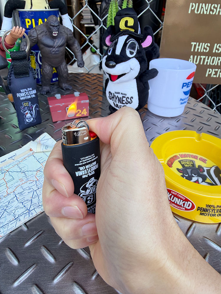 シャイネス　スカンキッド　ライターキャップ　カラビナ付き　+BICライター付属 ■ アメリカン雑貨 アメリカ雑貨 |  | 03