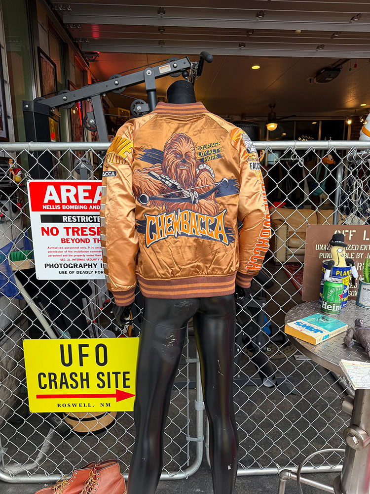 スターウォーズ　チューバッカ　スカジャン　Lサイズのみの展開　ユニセックス　オフィシャルライセンス ■ アメリカン雑貨 アメリカ雑貨 |  | 03