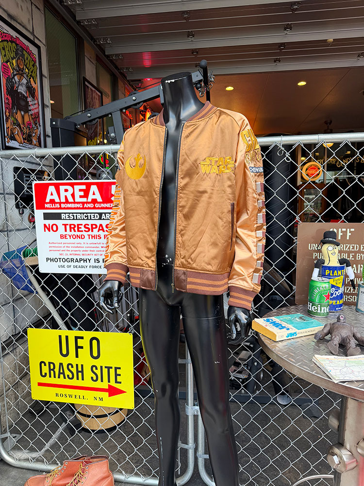 スターウォーズ　チューバッカ　スカジャン　Lサイズのみの展開　ユニセックス　オフィシャルライセンス ■ アメリカン雑貨 アメリカ雑貨 |  | 09