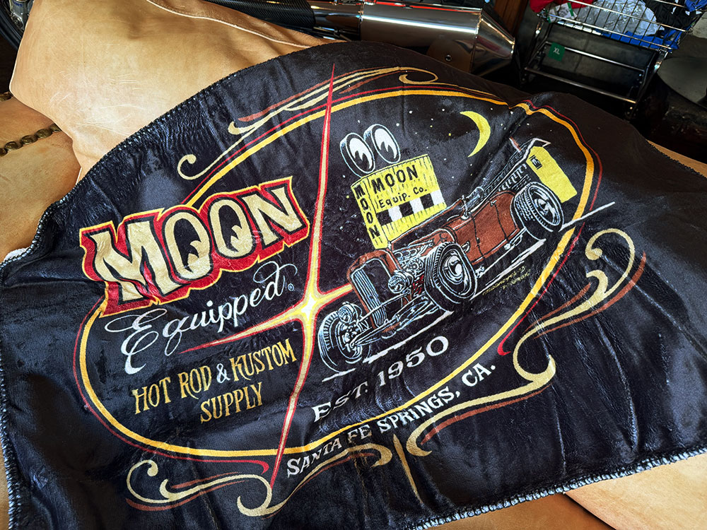 ムーンイクイップド　ロードスター　フリースブランケット　100cm×70cm　ムーンアイズ ■ アメリカン雑貨 アメリカ雑貨 |  | 02