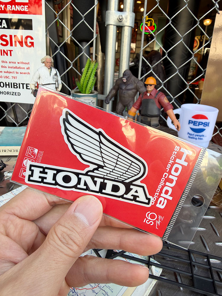 HONDA　ホンダ　バイク　ロゴ　オフィシャル　ステッカー　（白×黒ウイング/右向き） ■ アメリカン雑貨 アメリカ雑貨 |  | 02