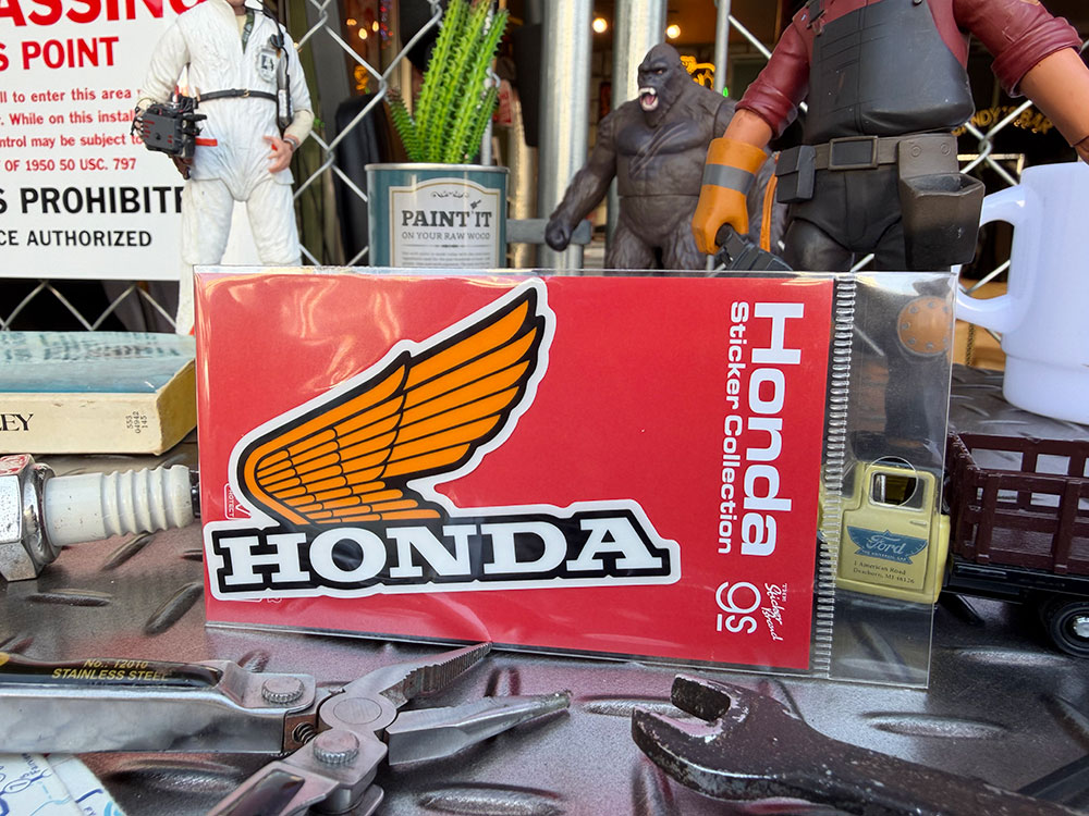 HONDA　ホンダ　バイク　ロゴ　オフィシャル　ステッカー　（イエローウイング/左向き） ■ アメリカン雑貨 アメリカ雑貨 | 
