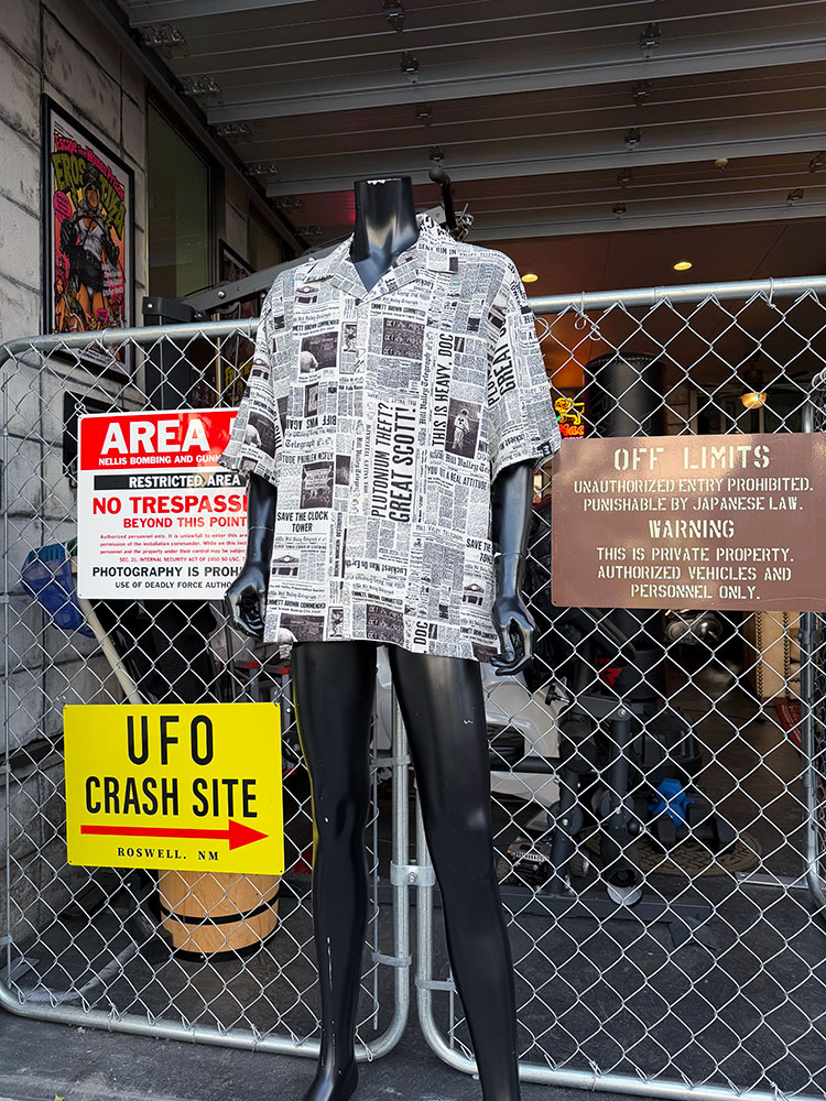 映画　バック・トゥ・ザ・フューチャー　オフィシャル　ニュースペーパー　アロハシャツ　（LLサイズ）　キャラジャン　Lサイズは展開なし |  | 03