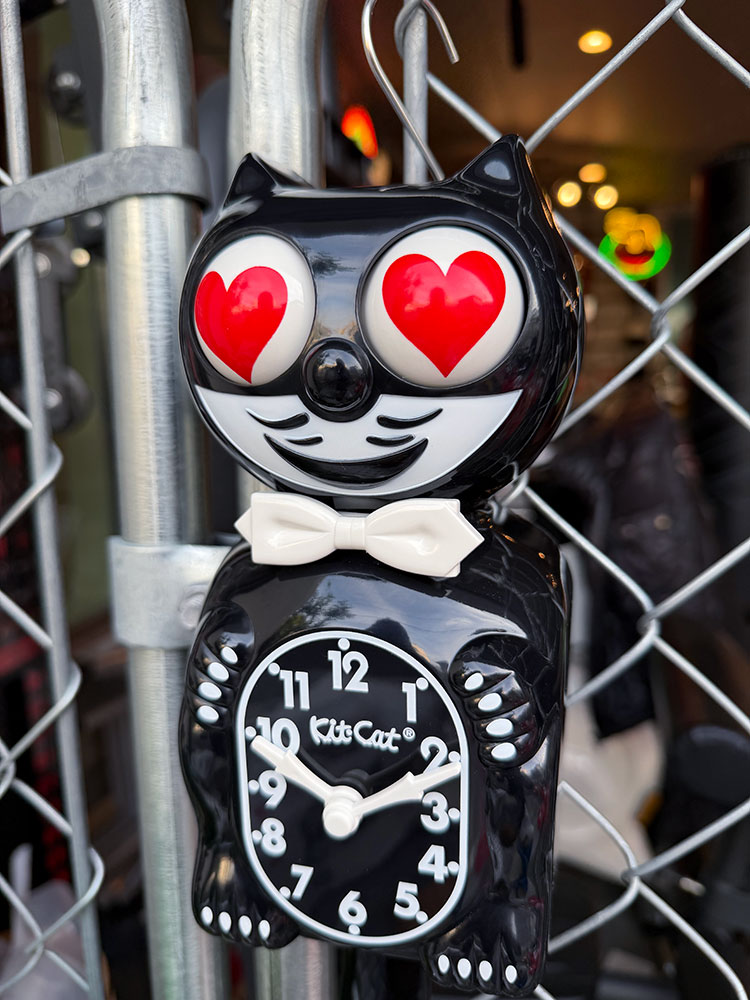 誕生90周年　限定モデル　キットキャット　クロック　ハートアイズ・エディション　（クラシックブラック）　アメリカン雑貨 アメリカ雑貨 |  | 01