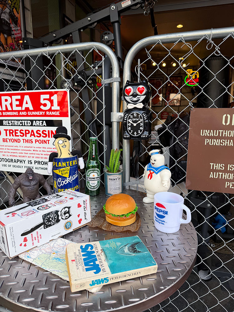 誕生90周年　限定モデル　キットキャット　クロック　ハートアイズ・エディション　（クラシックブラック）　アメリカン雑貨 アメリカ雑貨 |  | 03