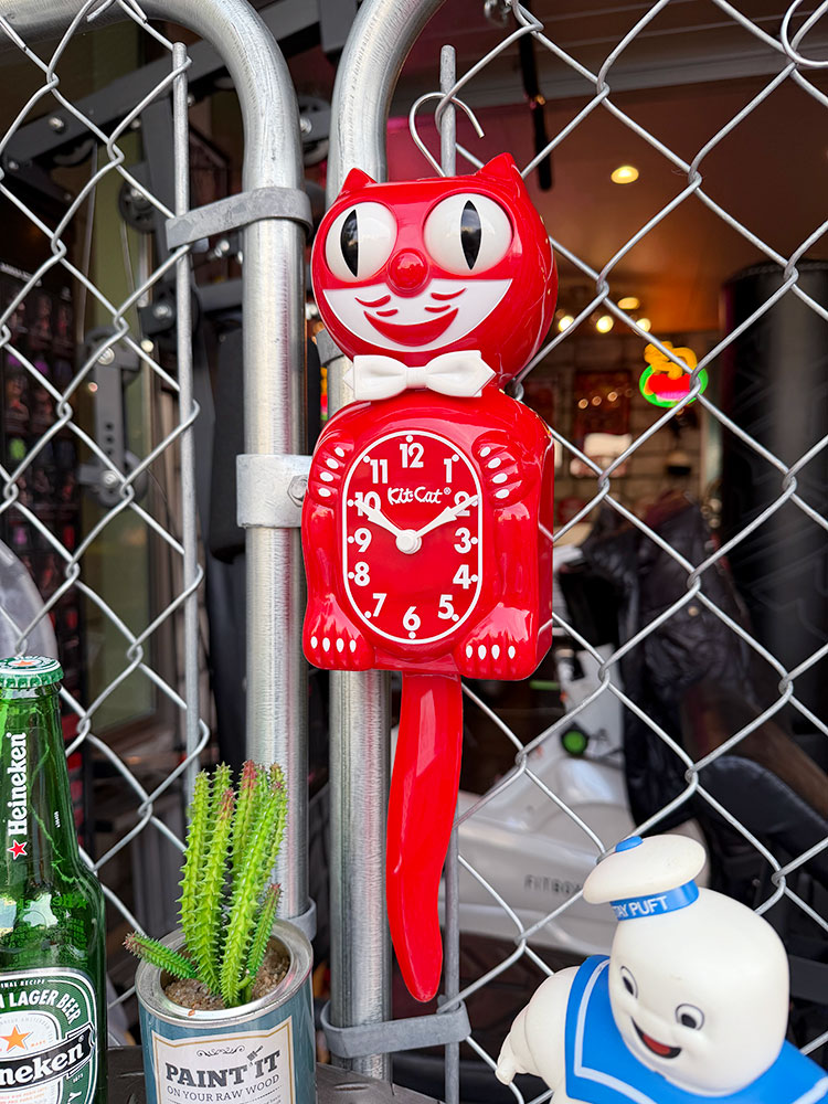 誕生90周年　限定モデル　キットキャット　クロック　（クラシックレッド） ■ アメリカン雑貨 アメリカ雑貨 | 