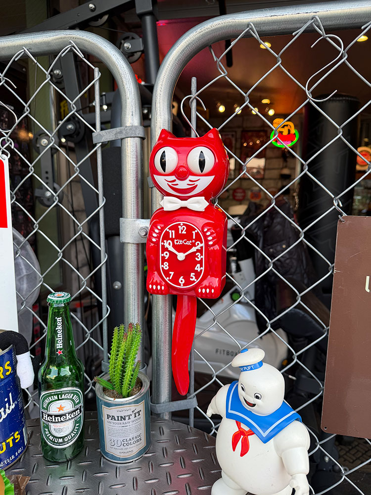 誕生90周年　限定モデル　キットキャット　クロック　（クラシックレッド） ■ アメリカン雑貨 アメリカ雑貨 |  | 06