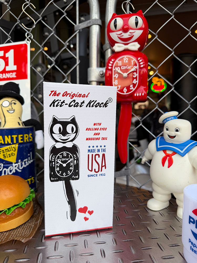 誕生90周年　限定モデル　キットキャット　クロック　（クラシックレッド） ■ アメリカン雑貨 アメリカ雑貨 |  | 07