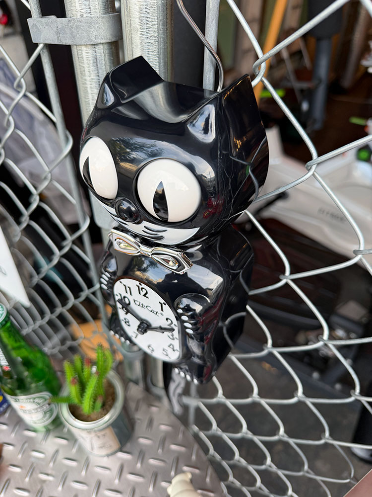 誕生90周年　限定モデル　キットキャット　クロック　リミテッドエディション　（タキシードブラック） ■ アメリカン雑貨 アメリカ雑貨 |  | 02