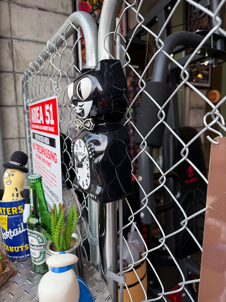 誕生90周年　限定モデル　キットキャット　クロック　リミテッドエディション　（タキシードブラック） ■ アメリカン雑貨 アメリカ雑貨 |  | 03