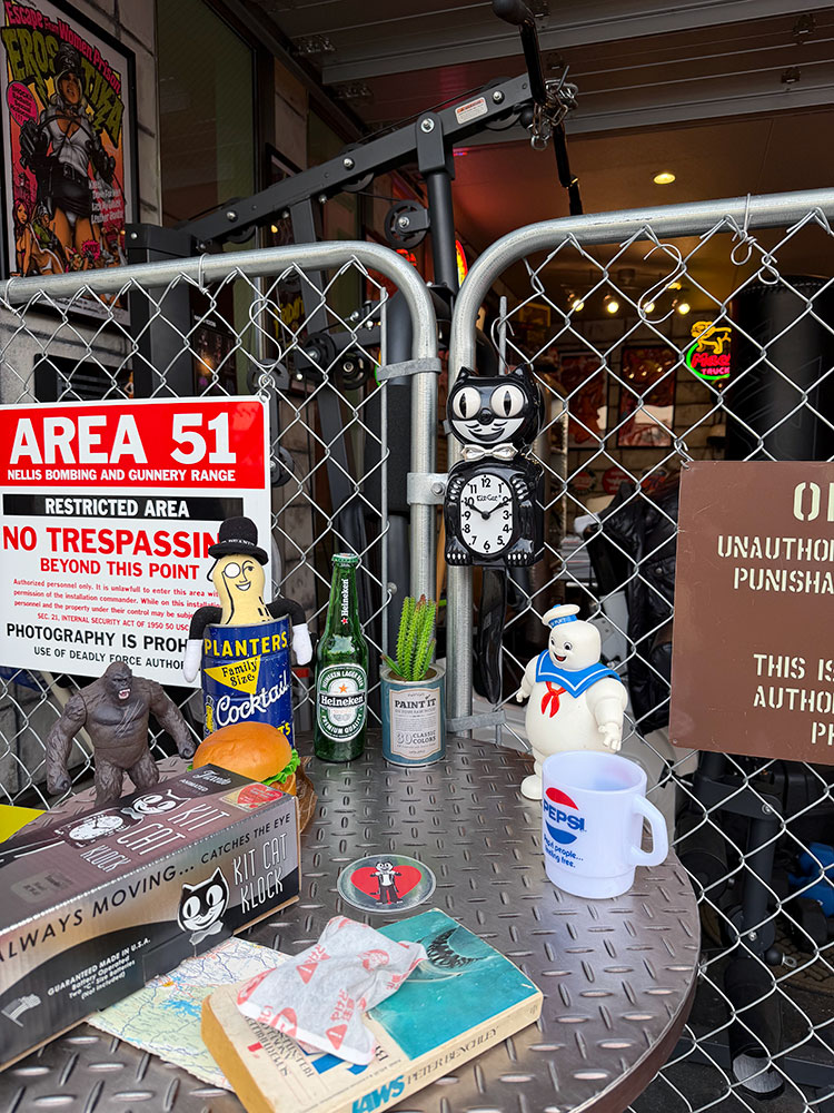 誕生90周年　限定モデル　キットキャット　クロック　リミテッドエディション　（タキシードブラック） ■ アメリカン雑貨 アメリカ雑貨 |  | 04