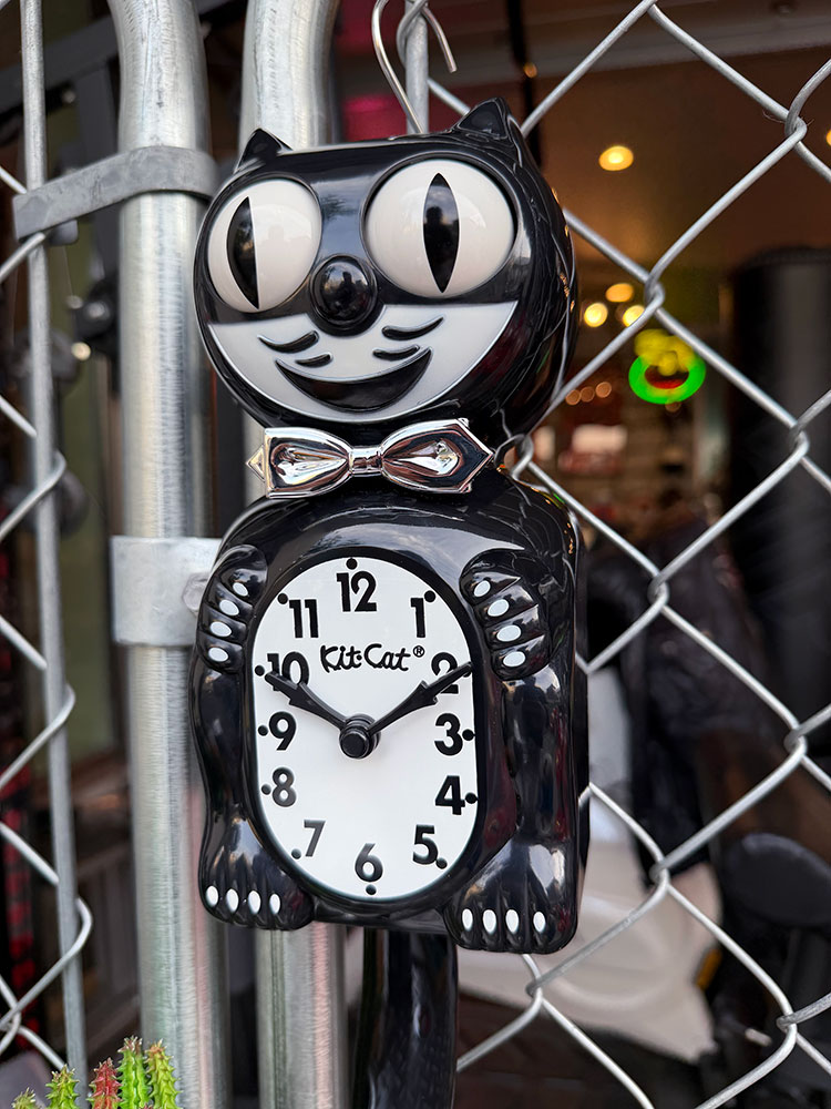 誕生90周年　限定モデル　キットキャット　クロック　リミテッドエディション　（タキシードブラック） ■ アメリカン雑貨 アメリカ雑貨 |  | 05