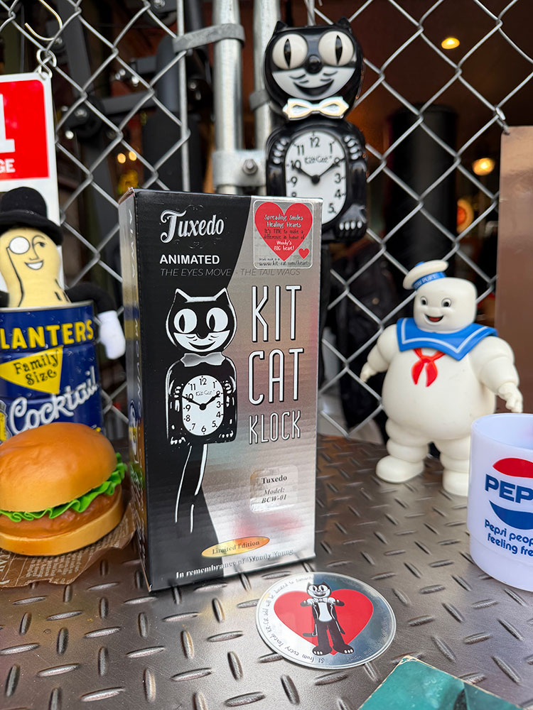 誕生90周年　限定モデル　キットキャット　クロック　リミテッドエディション　（タキシードブラック） ■ アメリカン雑貨 アメリカ雑貨 |  | 07