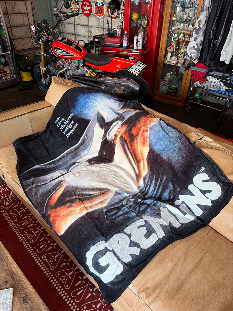 映画　グレムリン　フリースブランケット　（映画ポスター） ■ アメリカン雑貨 アメリカ雑貨  爆買 | 