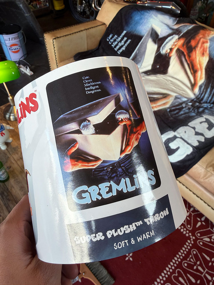 映画　グレムリン　フリースブランケット　（映画ポスター） ■ アメリカン雑貨 アメリカ雑貨  爆買 |  | 02