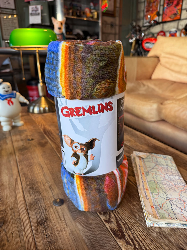 映画　グレムリン　ギズモ　フリースブランケット　（There will be Mayhem） ■ アメリカン雑貨 アメリカ雑貨  爆買 |  | 06