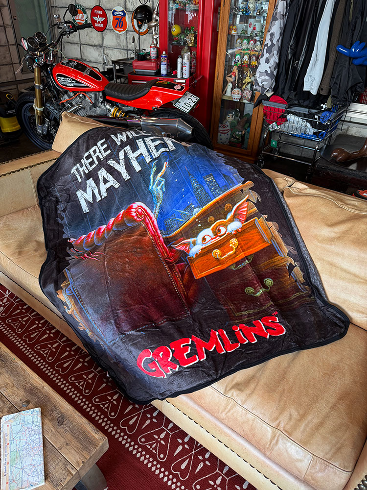 映画　グレムリン　ギズモ　フリースブランケット　（There will be Mayhem） ■ アメリカン雑貨 アメリカ雑貨  爆買 | 