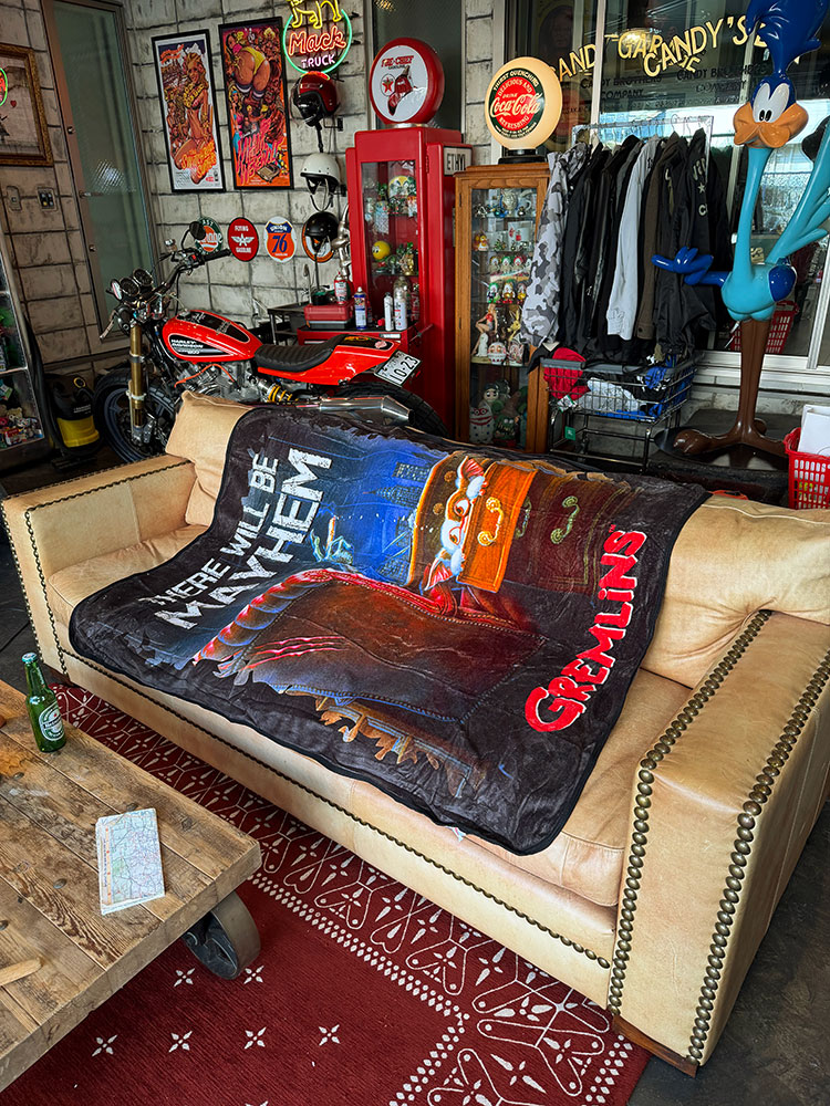 映画　グレムリン　ギズモ　フリースブランケット　（There will be Mayhem） ■ アメリカン雑貨 アメリカ雑貨  爆買 |  | 03