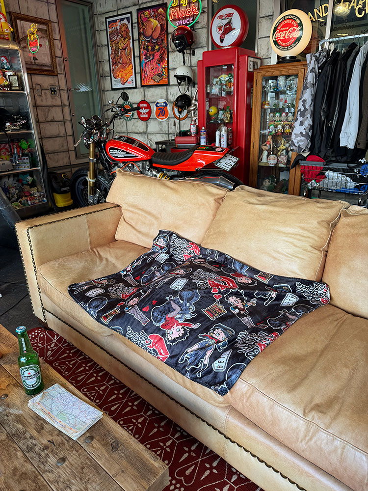 ベティ・ブープ　フリースブランケット　100cm×70cm　（ブラック） ■ アメリカン雑貨 アメリカ雑貨 |  | 04