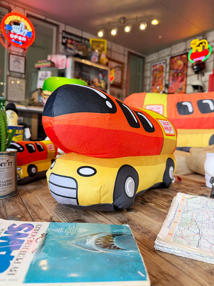 オスカーメイヤー ウインナーモービル ぬいぐるみ （Mサイズ） 単品