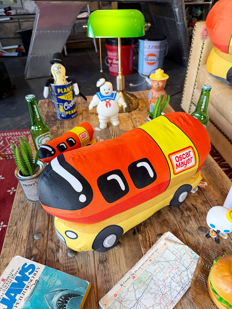 オスカーメイヤー ウインナーモービル ぬいぐるみ （Mサイズ） 単品