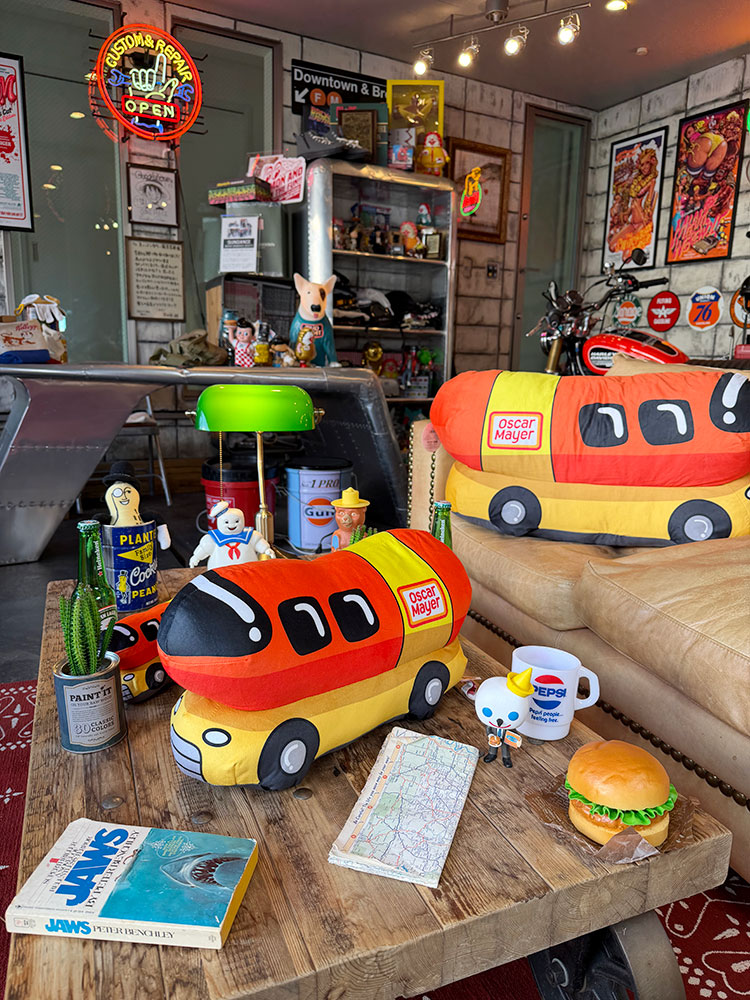 オスカーメイヤー　ウインナーモービル　ぬいぐるみ　（Mサイズ）　単品 ■ アメリカン雑貨 アメリカ雑貨 |  | 05