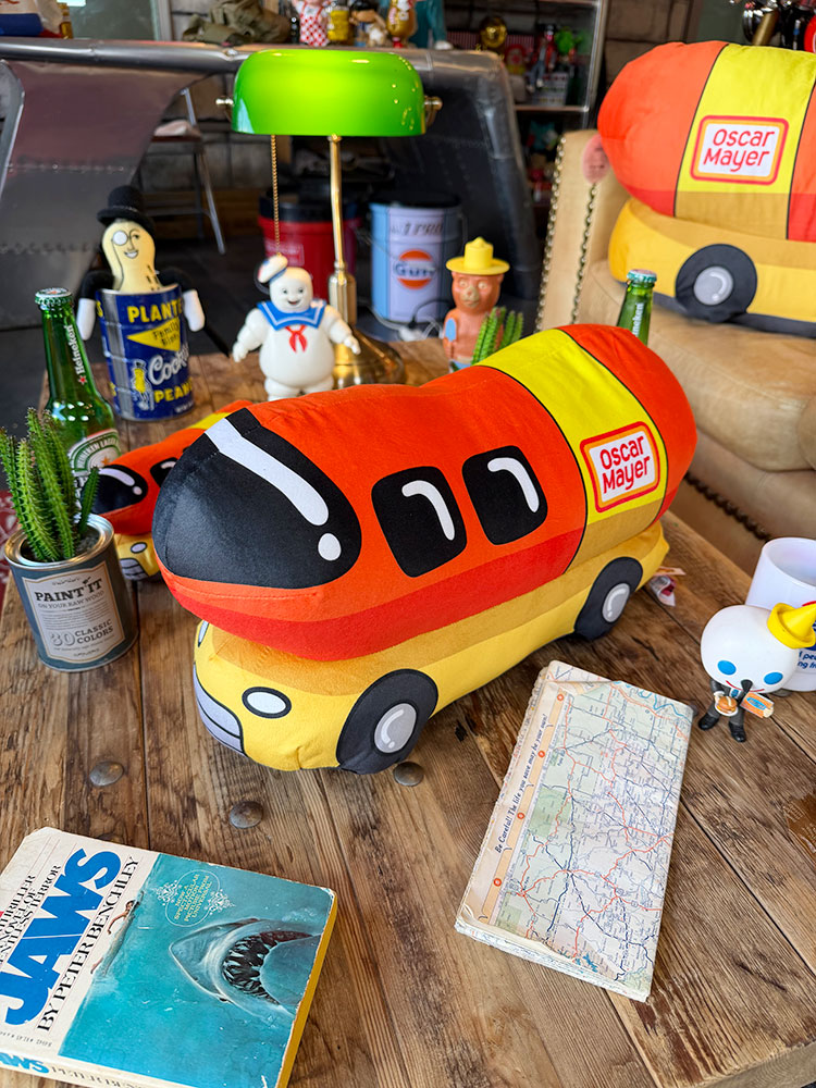 オスカーメイヤー　ウインナーモービル　ぬいぐるみ　（Mサイズ）　単品 ■ アメリカン雑貨 アメリカ雑貨 |  | 06